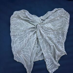 Elegant Lace Shawl with Rose Pattern